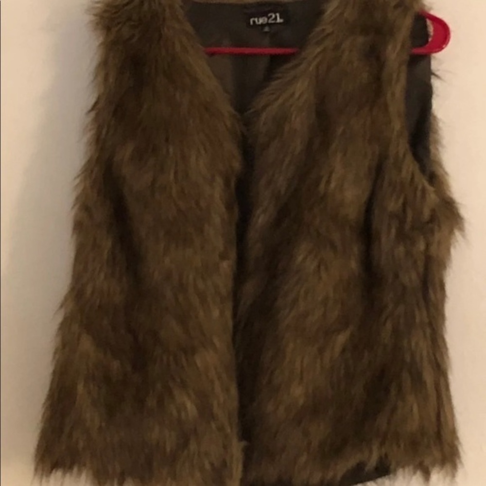 Rue21 Brown‎ Faux Fur Vest Women’s Size Large